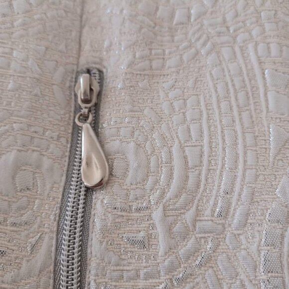 Chico’s Women’s 0 4/6 Metallic Paisley Brocade Moto Jacket Silver Ivory Pockets - Picture 6 of 8